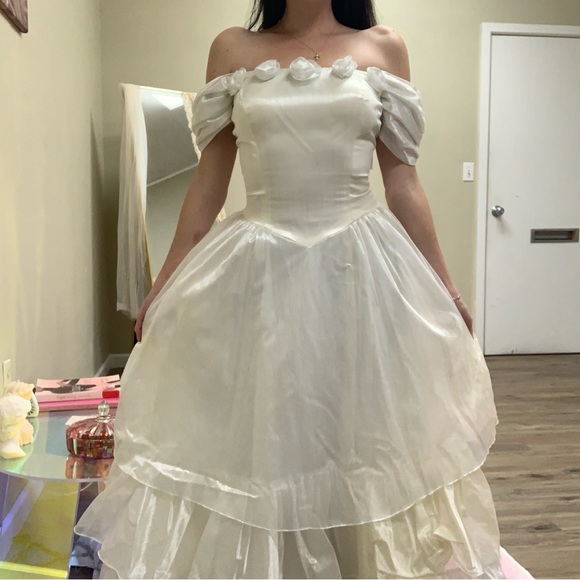 VINTAGE ROSETTE WEDDING DRESS - Picture 2 of 9